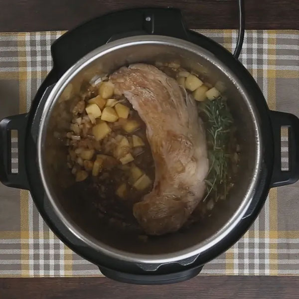 Инстант Пот | Видео рецепта за Свинско бонфиле с балсамико и ябълки