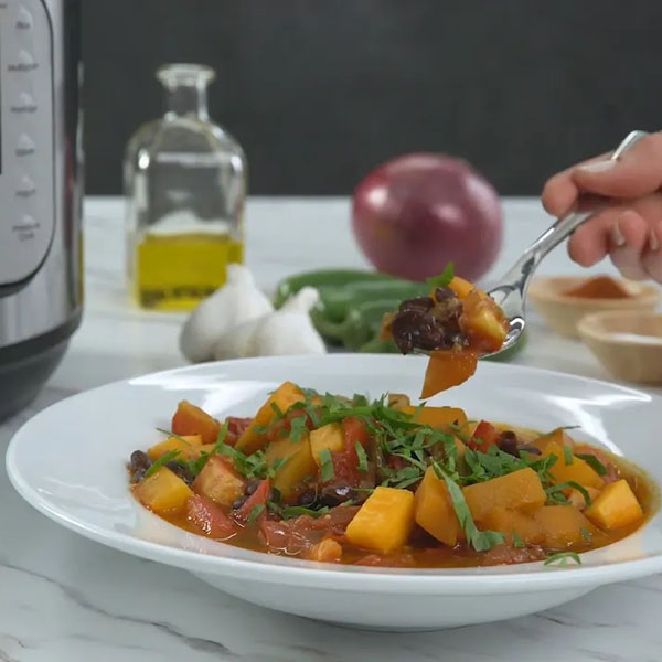 Инстант Пот | Видео рецепта за Вегетарианско чили с тиква и боб